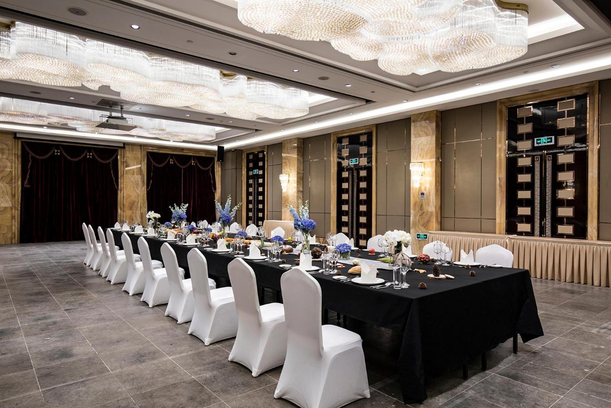 Royal Garden Hotel Shanghai-Free Shuttle To And From Disney & Pvg & Close Metro Line2 Easy To Sha New Expo Eksteriør billede