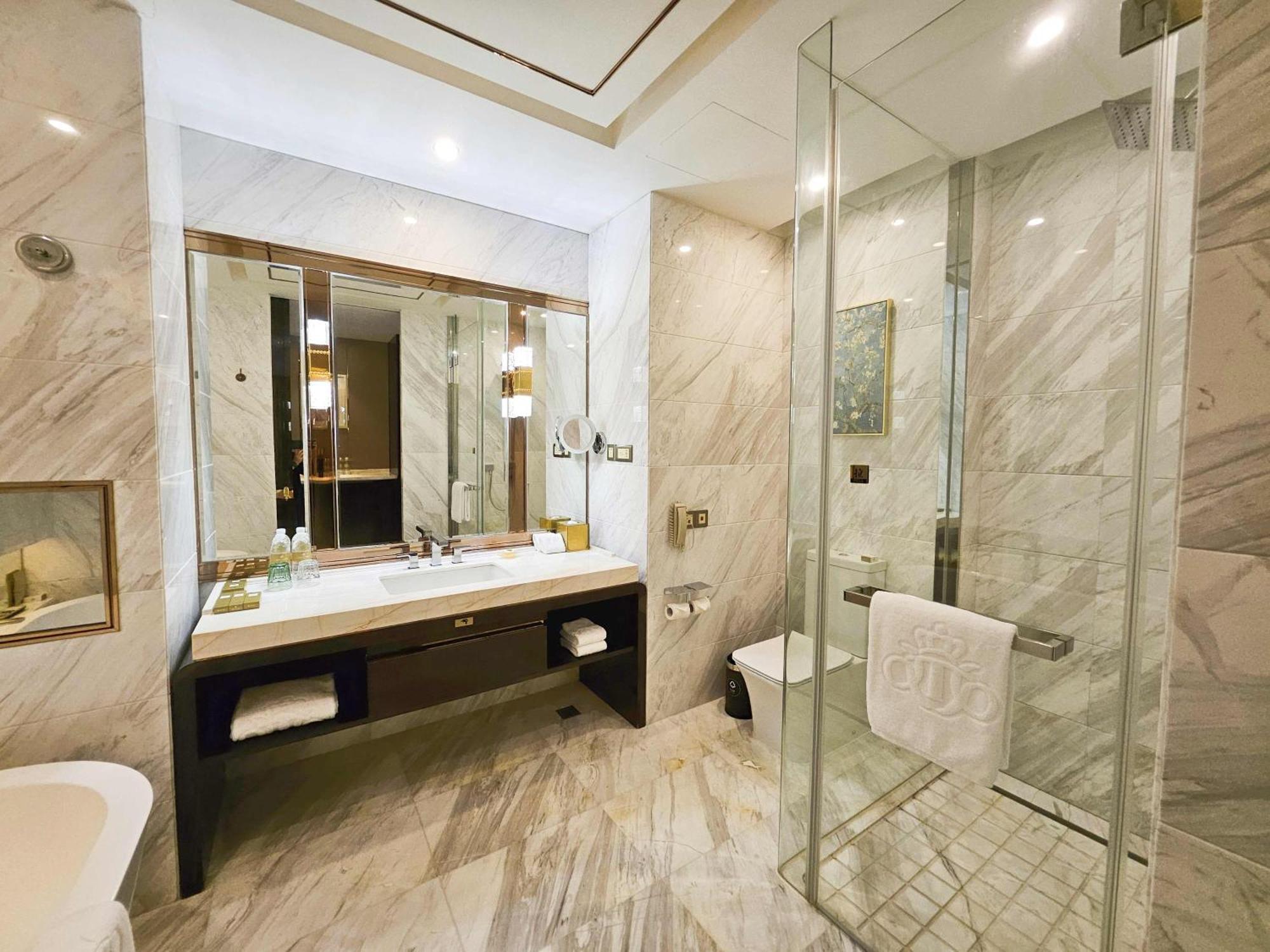 Royal Garden Hotel Shanghai-Free Shuttle To And From Disney & Pvg & Close Metro Line2 Easy To Sha New Expo Eksteriør billede