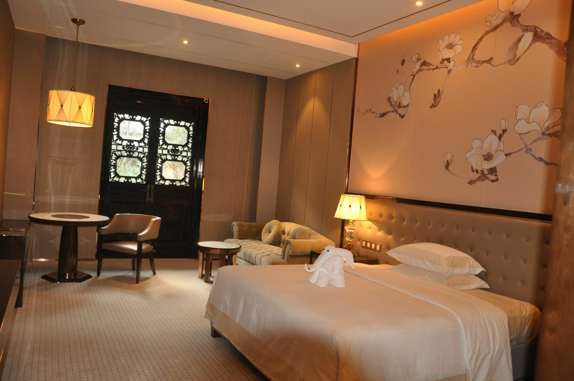 Royal Garden Hotel Shanghai-Free Shuttle To And From Disney & Pvg & Close Metro Line2 Easy To Sha New Expo Eksteriør billede