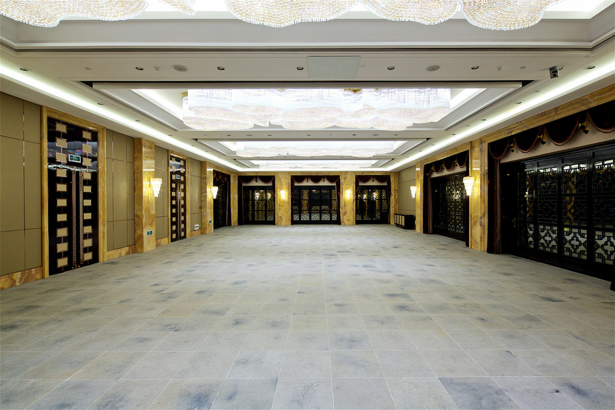 Royal Garden Hotel Shanghai-Free Shuttle To And From Disney & Pvg & Close Metro Line2 Easy To Sha New Expo Eksteriør billede